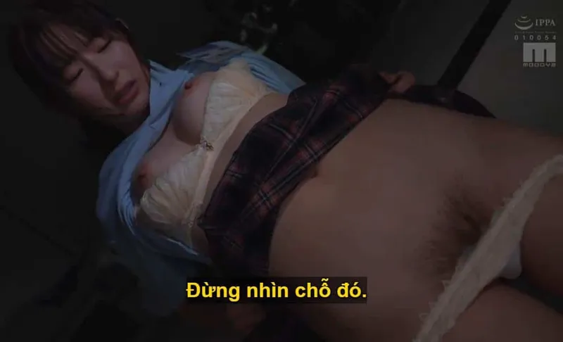 Ông chủ mưu tính "xử đẹp" cô nhân viên dưới quyền kiêu kỳ lười nhác, suốt ngày cắm mặt nhắn tin yêu đương.