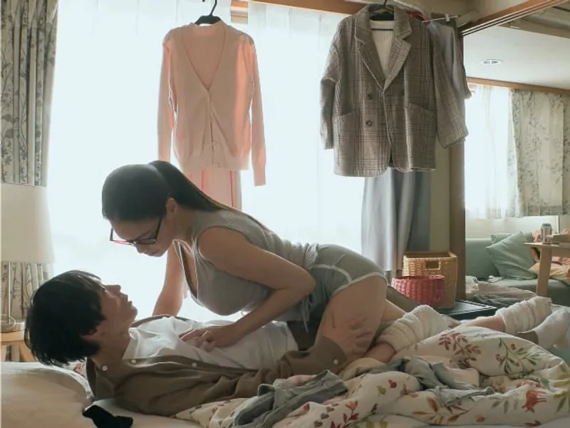 được chị nhà đối diện "an ủi" khi bồ đi ngoại tình